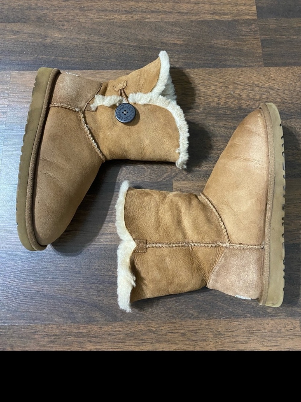 UGG Bailey Button Boot - Chestnut Size 6 - Picture 15 of 15